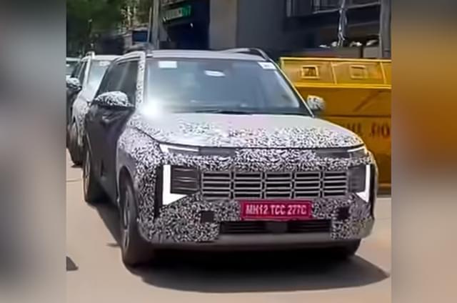 2025 Hyundai Venue spied with Creta like headlights, DRLs